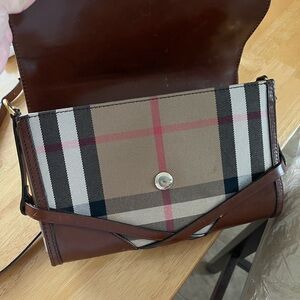 Gorgeous Burberry woman bag.